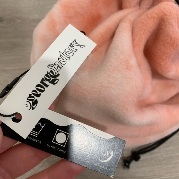 Handmade Peach Fleece Hat NWT - Picture 8 of 8